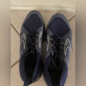 Brooks Men’s Levitate 5 Size 10